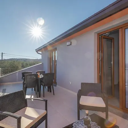 Lavanda Oklen Gasthuis Vižinada